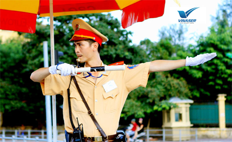 Hiệu lệnh của người điều khiển giao thông bằng tay