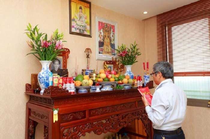 Thắp hương và đọc văn khấn xin phép Thắp hương và đọc văn khấn xin phép